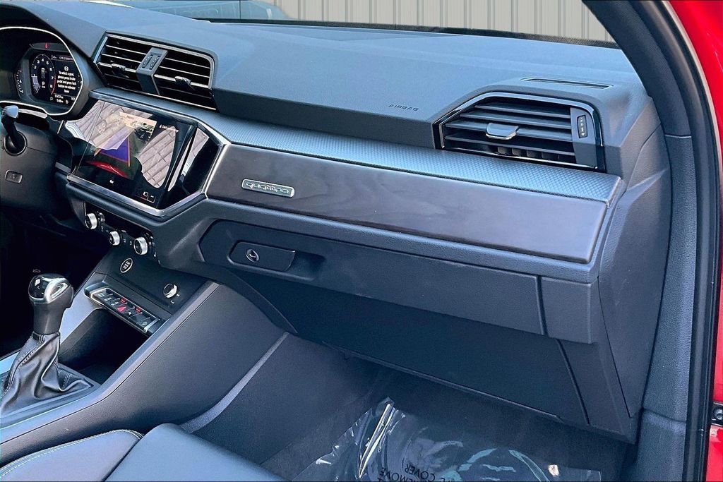 Used 2023 Audi Q3 2.0T Premium w/ Black Optic Sport Package image 26