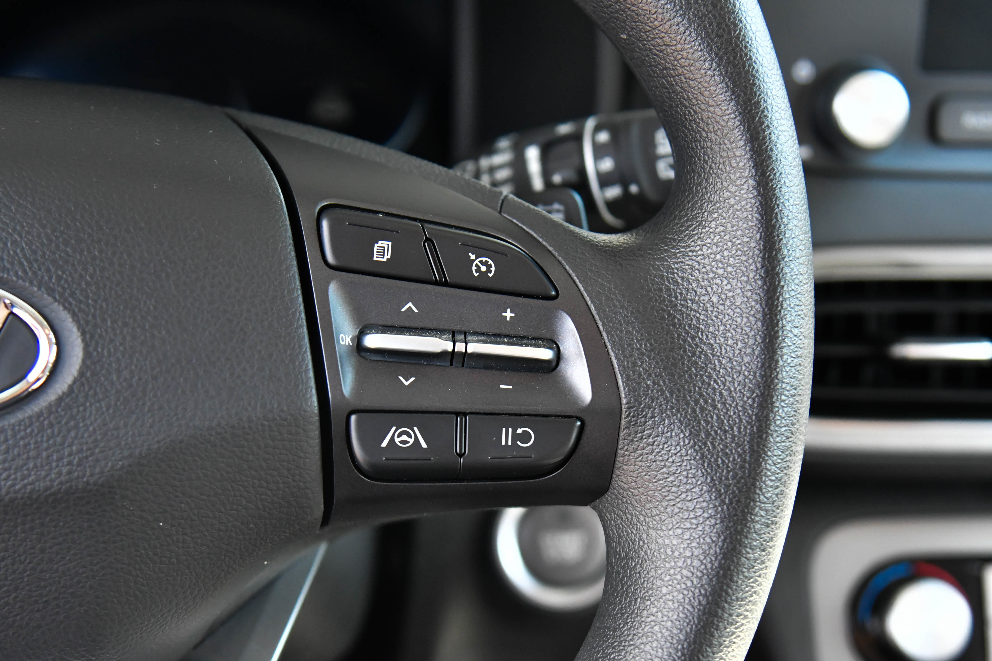 Used 2023 Hyundai Kona SE image 28