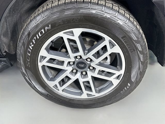 Used 2025 Ford Expedition Active image 32