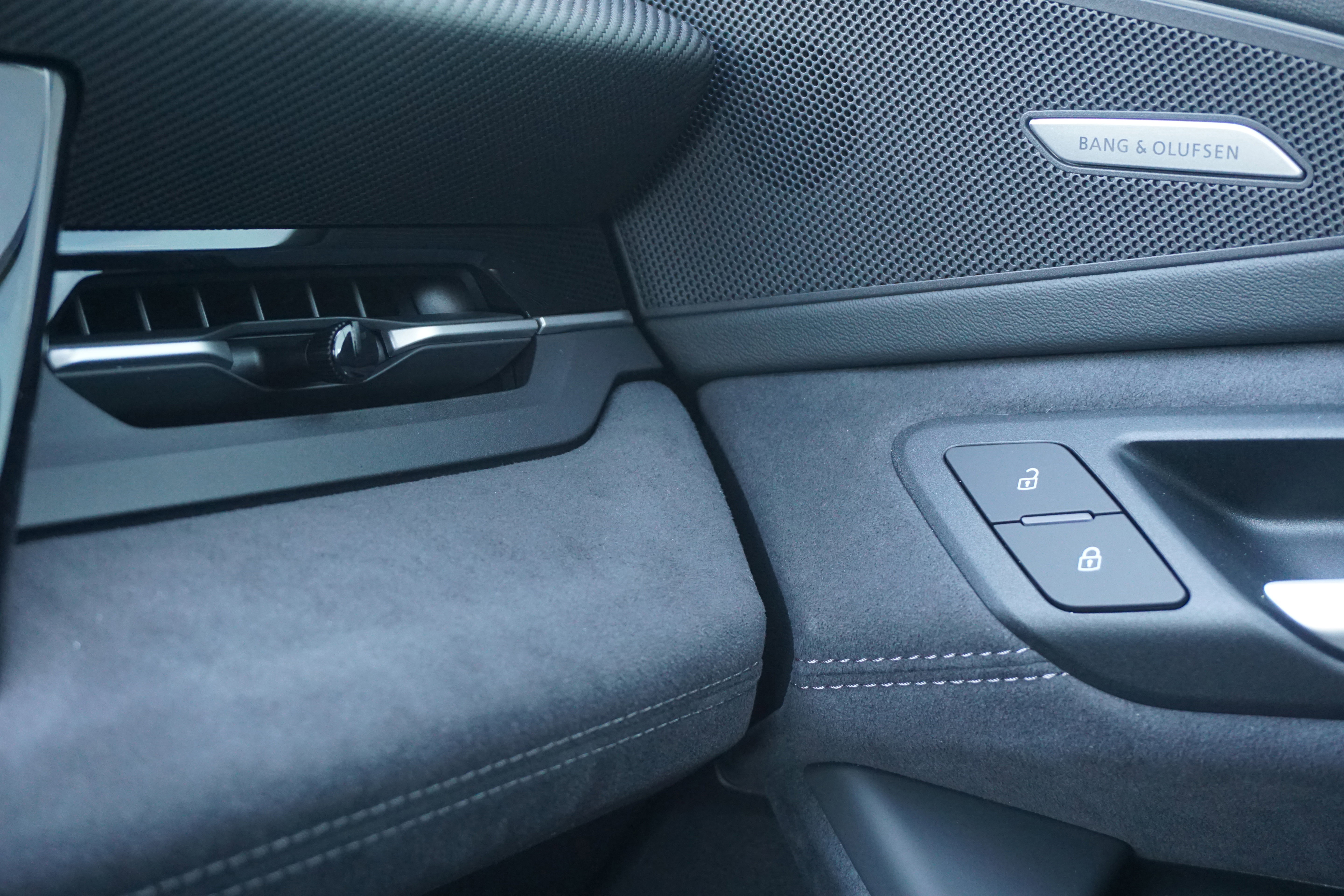 New 2025 Audi SQ6 e-tron Premium Plus image 16