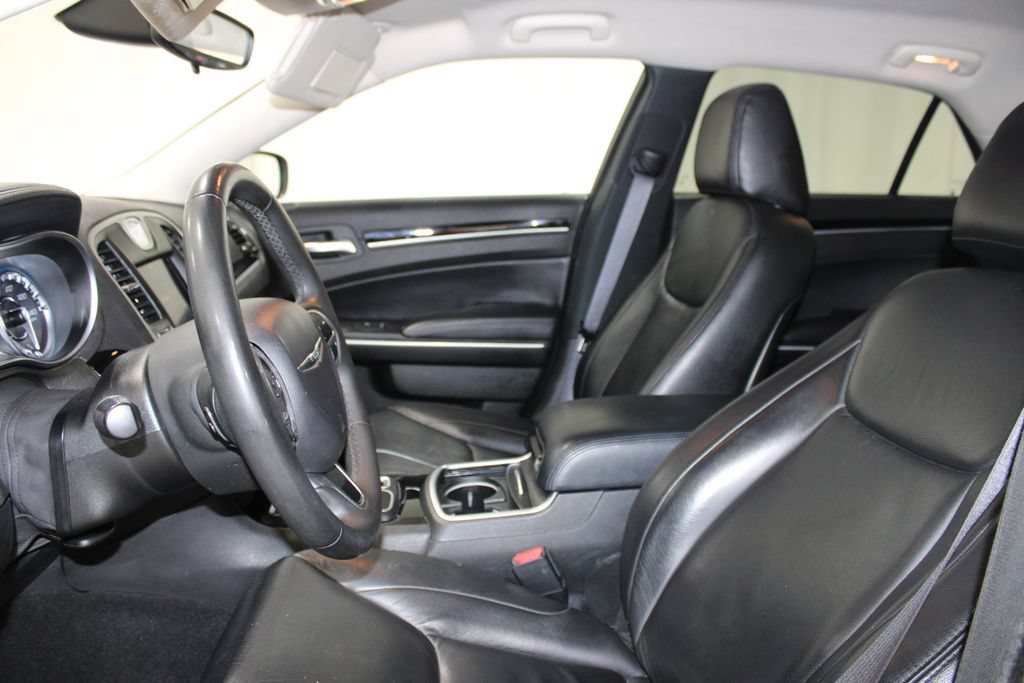 Used 2023 Chrysler 300 Touring AWD/4WD image 14