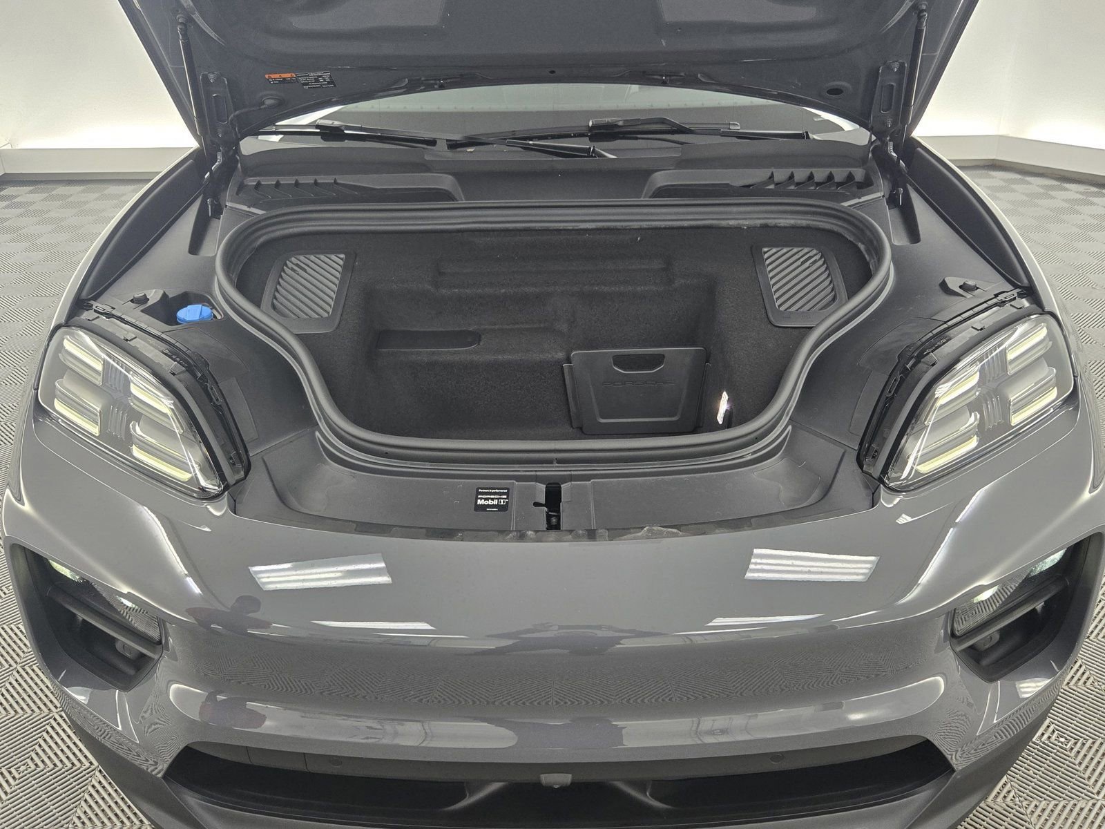 New 2025 Porsche Macan 4S Electric AWD/4WD image 15