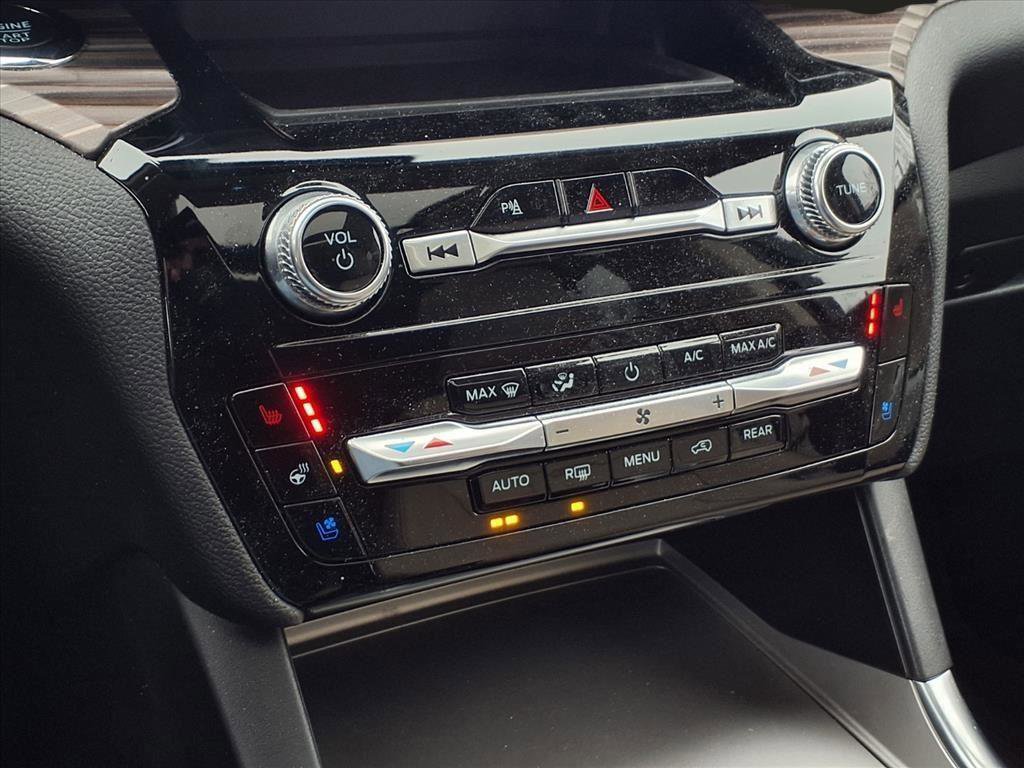 Used 2023 Ford Explorer Limited w/ Equipment Group 301A image 8