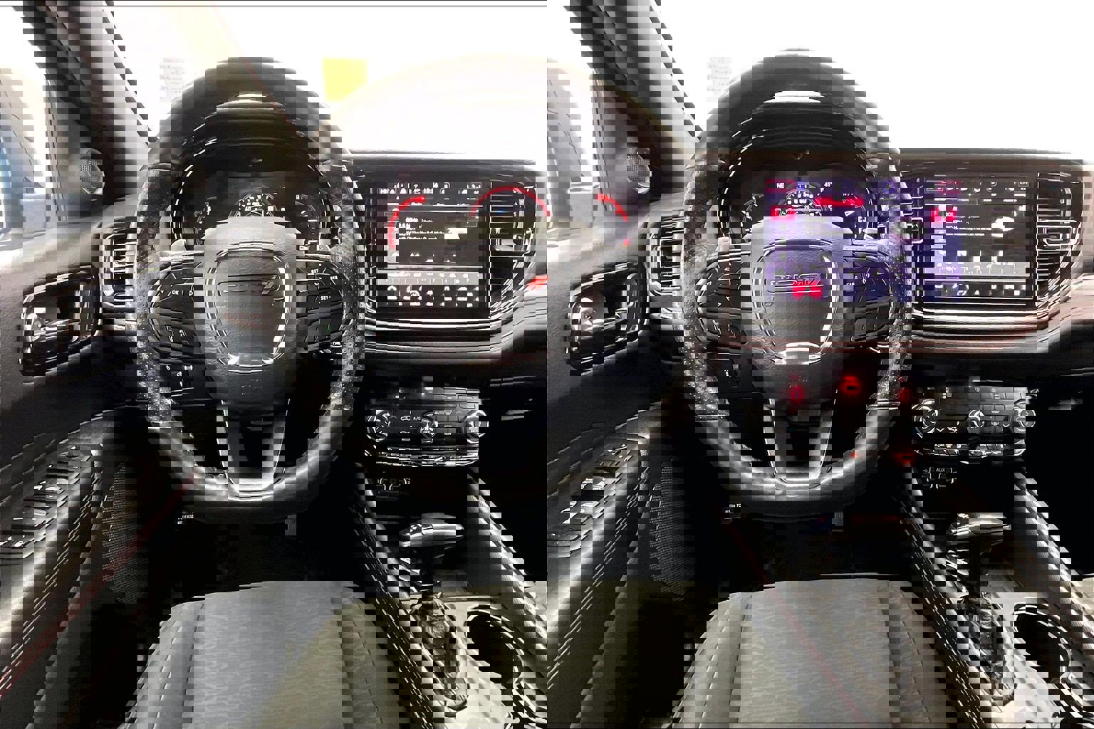 Used 2025 Dodge Durango GT image 4