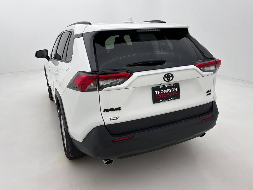 Used 2020 Toyota RAV4 XLE w/ XLE Grade Weather Package AWD/4WD image 8