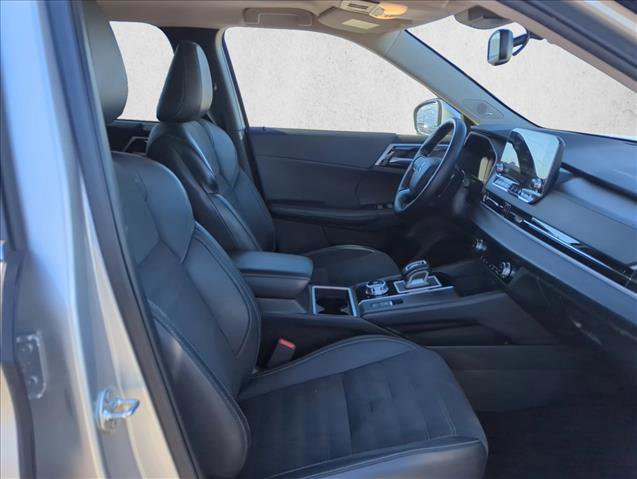 Used 2024 Mitsubishi Outlander SE image 17