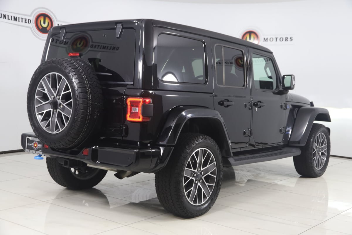 Used 2024 Jeep Wrangler High Altitude AWD/4WD image 3
