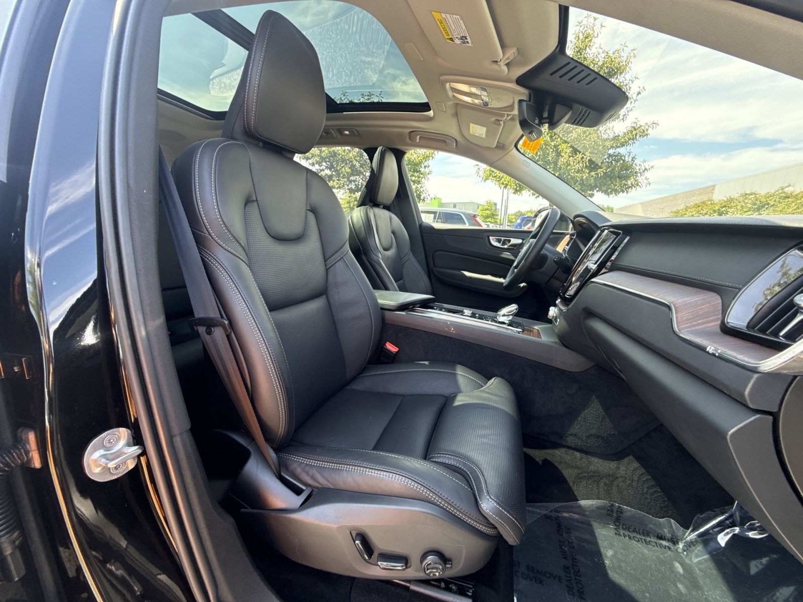 Certified 2023 Volvo XC60 B5 Ultimate w/ Climate Package AWD/4WD image 27