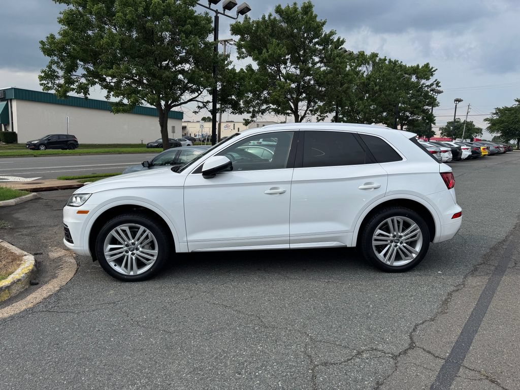 Used 2018 Audi Q5 2.0T Premium Plus w/ Premium Plus Package AWD/4WD image 3