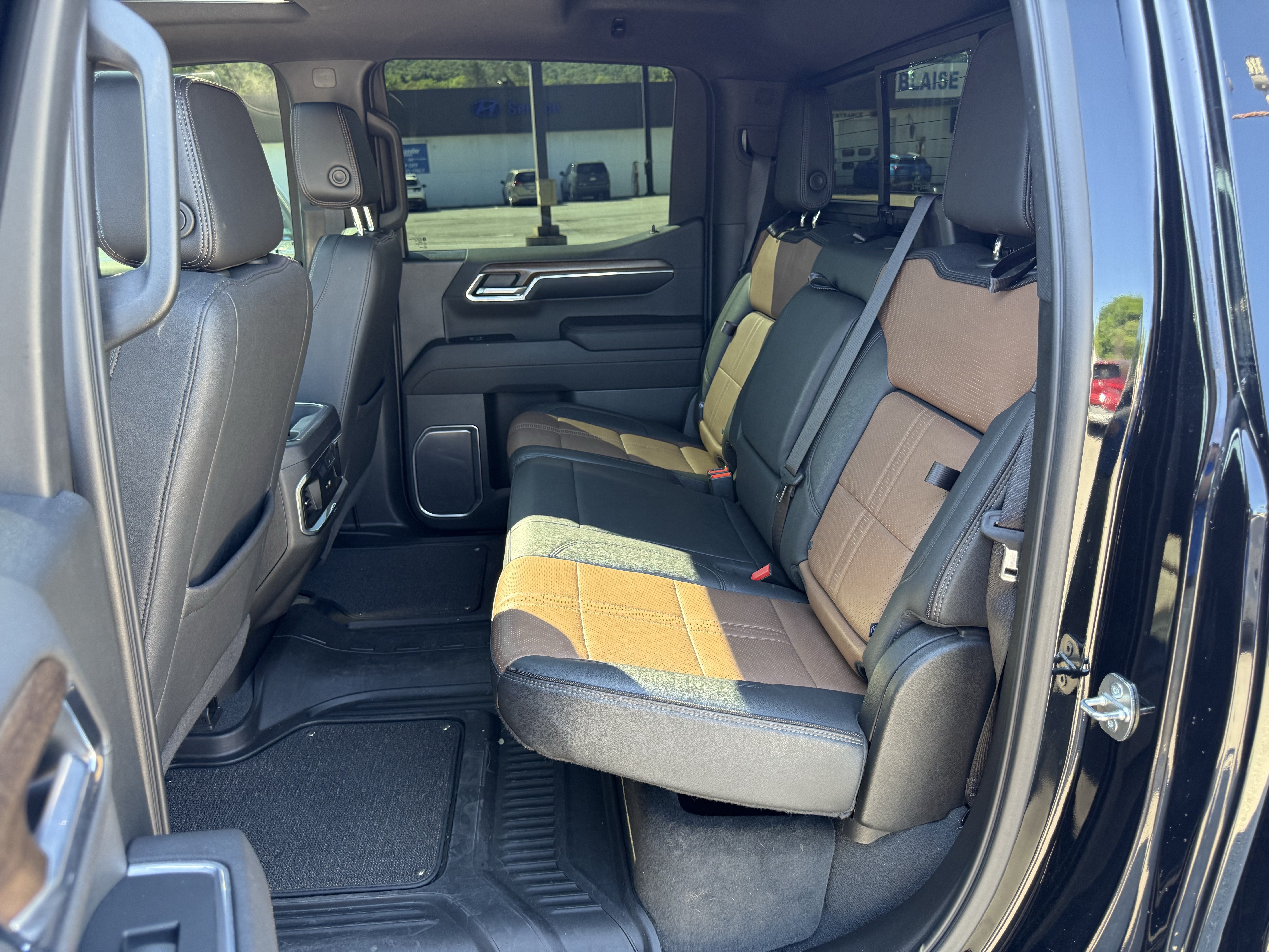 Used 2023 Chevrolet Silverado 1500 High Country AWD/4WD image 18