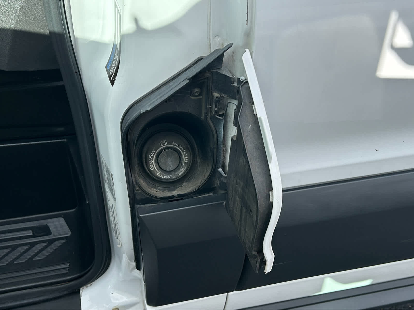 Used 2016 Ford Transit 250 130 Medium Roof image 10