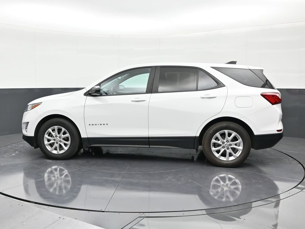 Used 2021 Chevrolet Equinox LS image 2