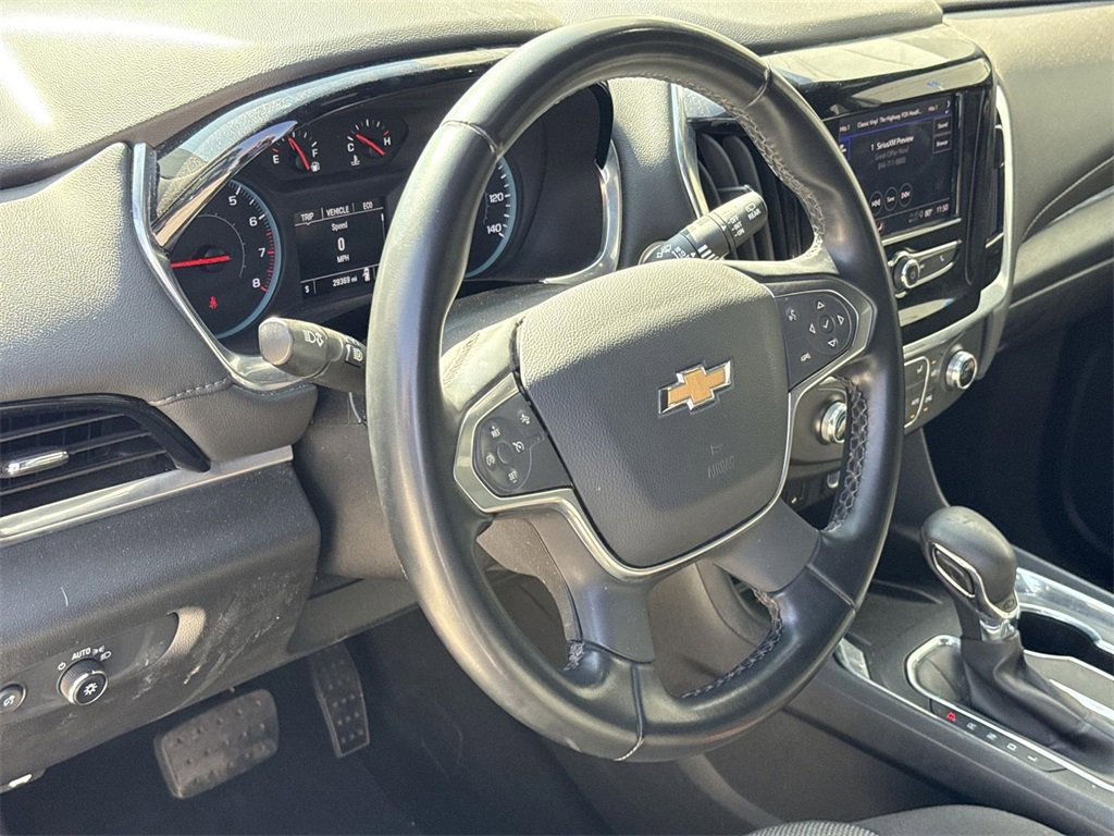 Used 2023 Chevrolet Traverse LT image 9