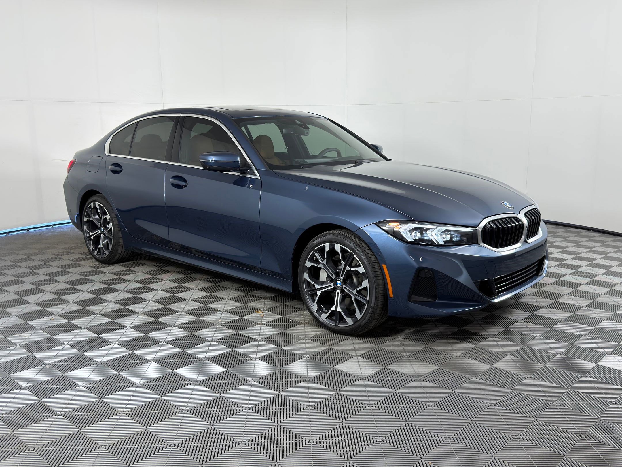 Used 2026 BMW 330i Sedan w/ Premium Package RWD image 7