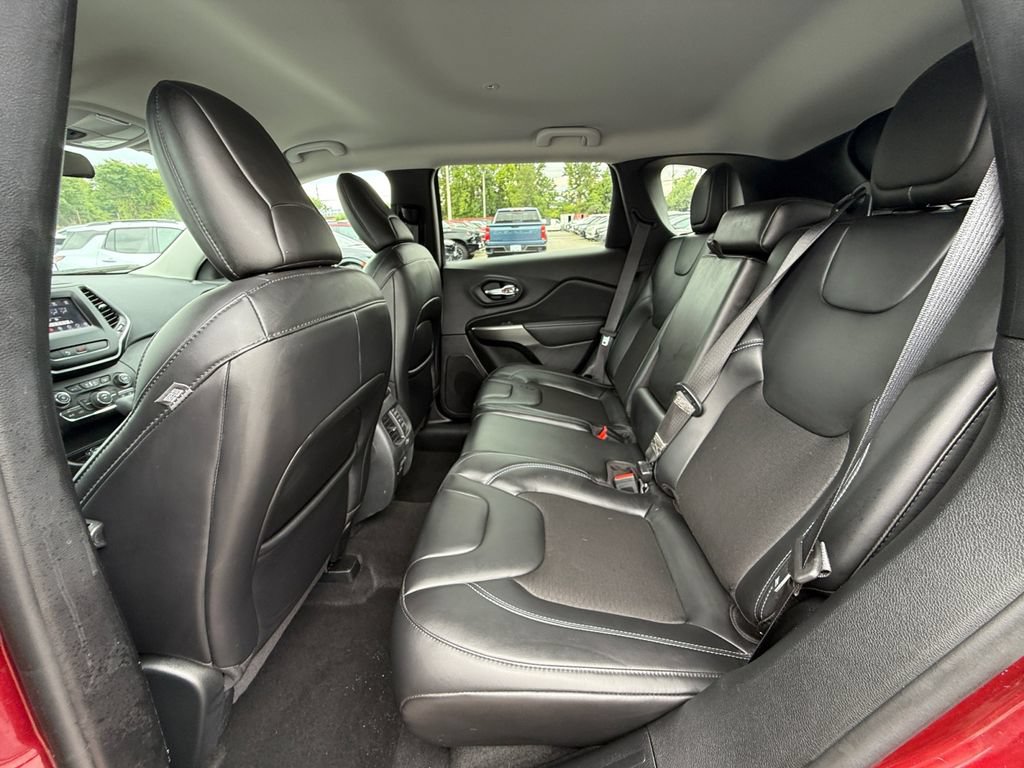 Used 2020 Jeep Cherokee Latitude Plus w/ Cold Weather Group AWD/4WD image 23
