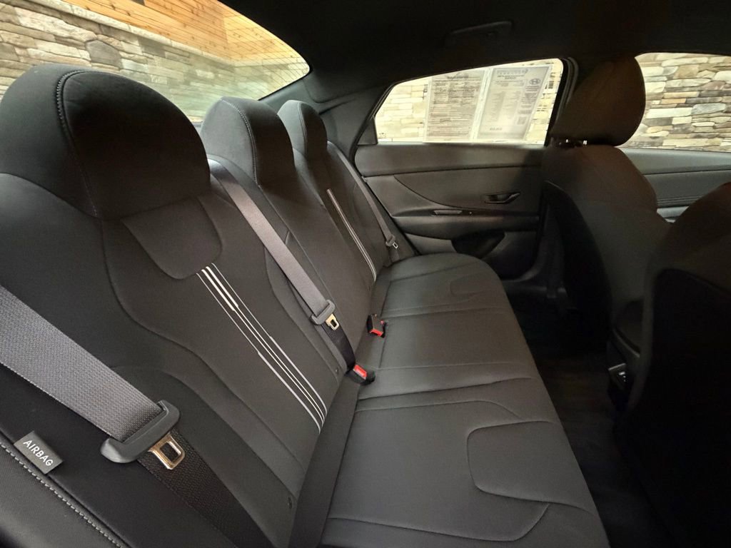 Certified 2025 Hyundai Elantra SEL FWD image 31