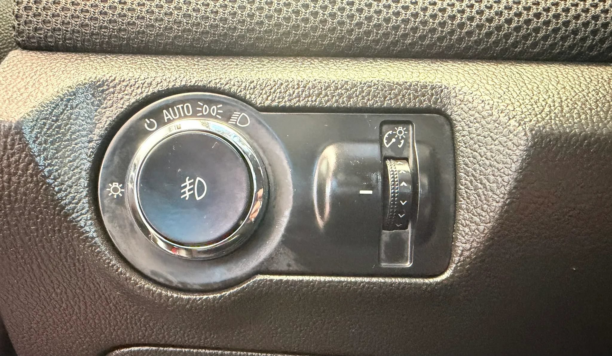 Used 2012 Chevrolet Cruze LTZ FWD image 18