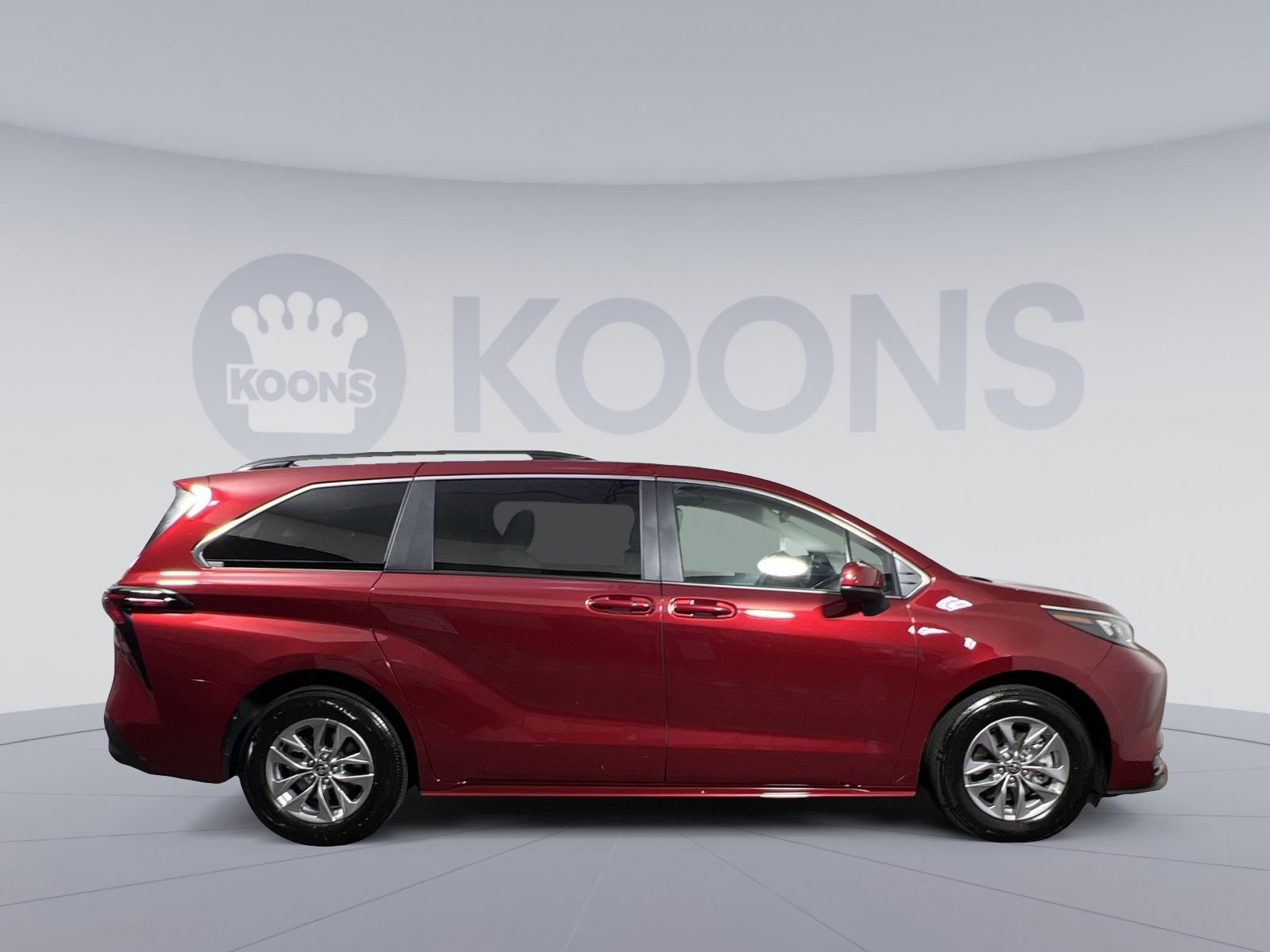 Used 2025 Toyota Sienna LE w/ LE Plus Package image 8