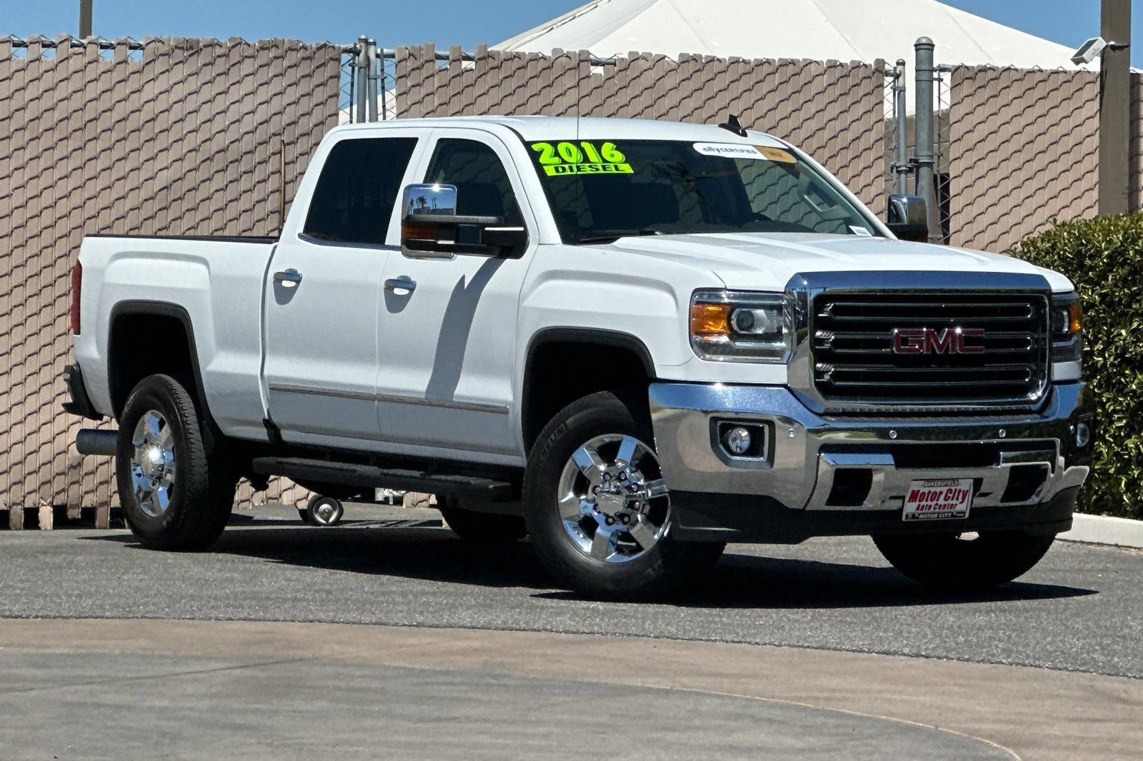 Used 2016 GMC Sierra 2500 SLT w/ Duramax Plus Package RWD image 2