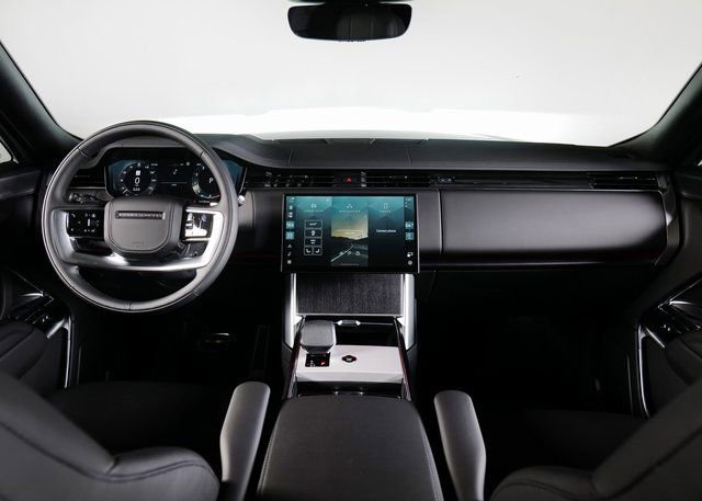 New 2025 Land Rover Range Rover SE image 4