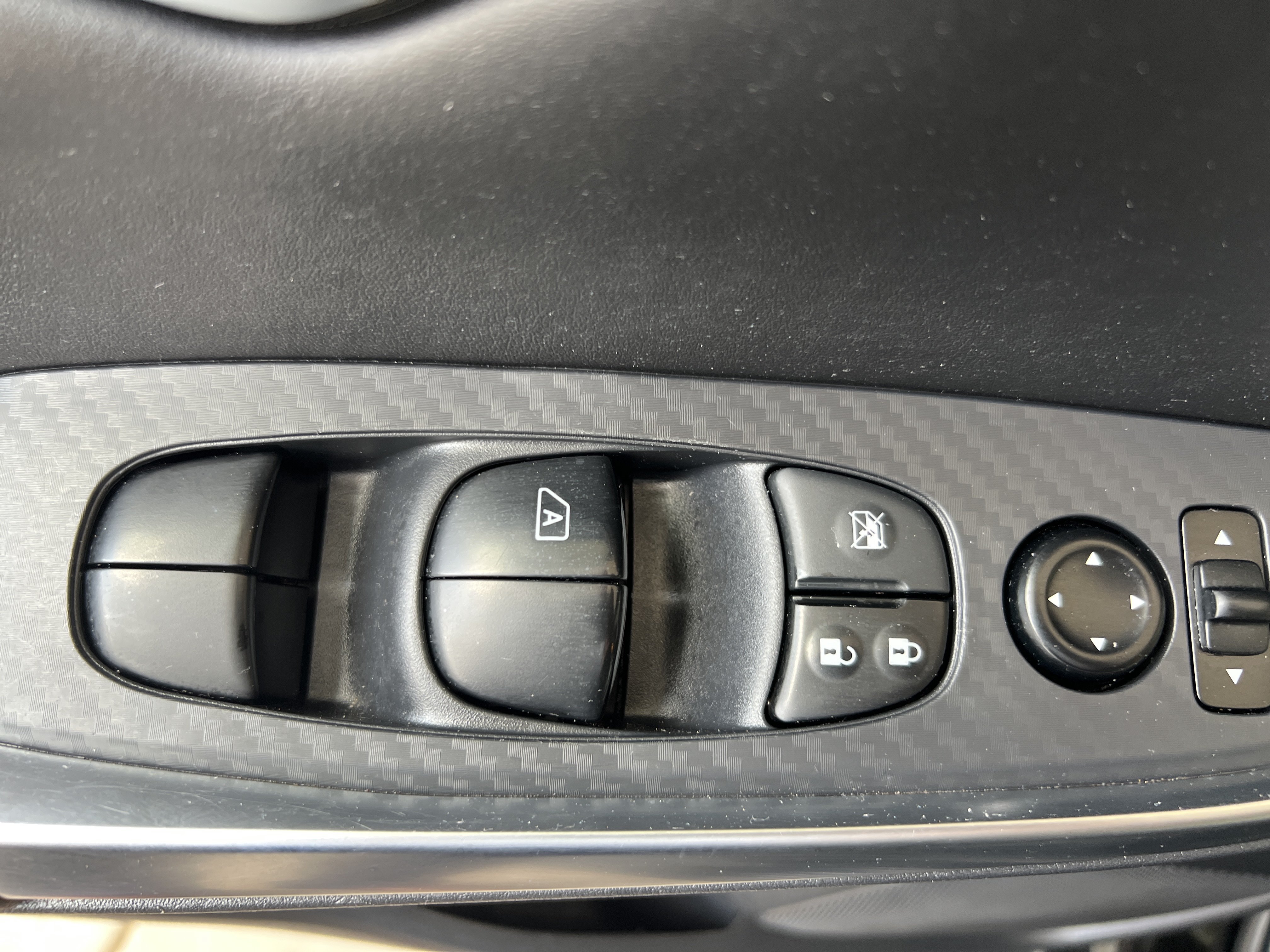Used 2025 Nissan Sentra SR FWD image 16