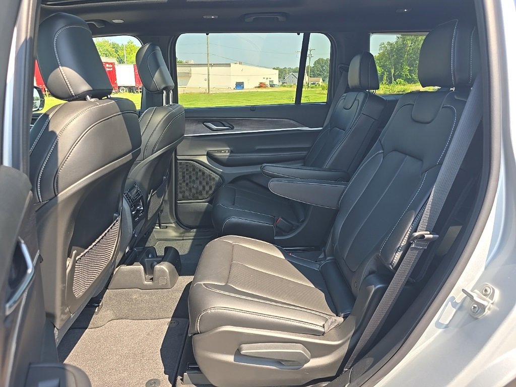 New 2025 Jeep Grand Cherokee L Limited w/ Luxury Tech Group II image 19