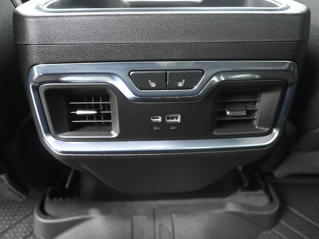 Used 2025 Chevrolet Silverado 1500 High Country w/ Technology Package AWD/4WD image 31
