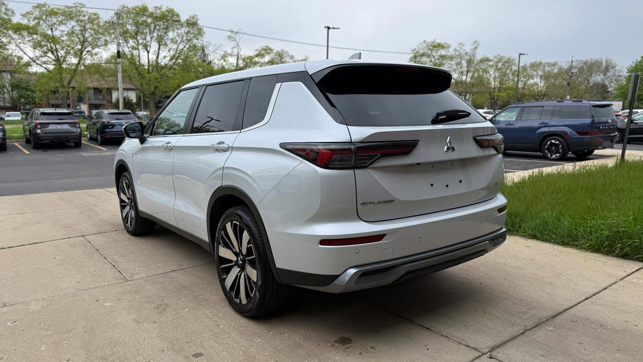 Used 2025 Mitsubishi Outlander SE AWD/4WD image 5