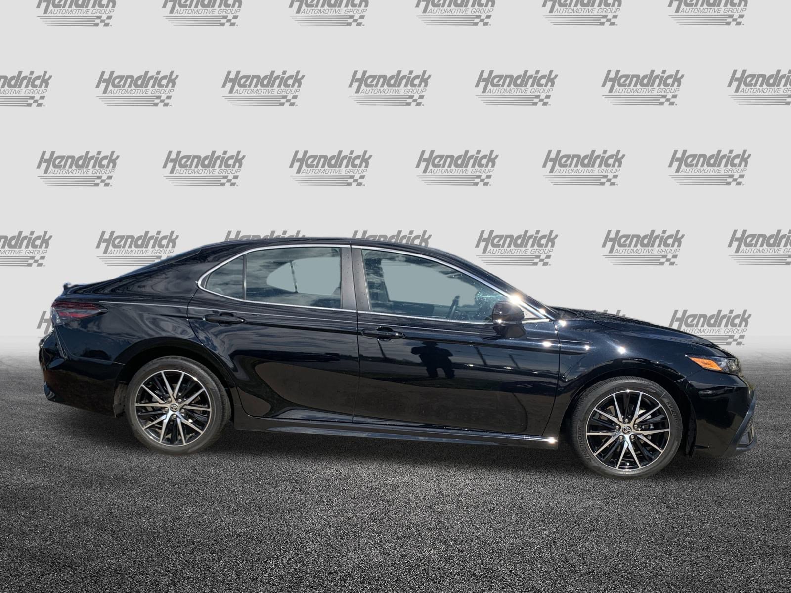 Used 2024 Toyota Camry SE image 11