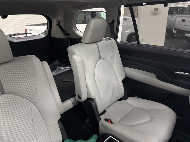 New 2026 Toyota Grand Highlander Platinum image 12