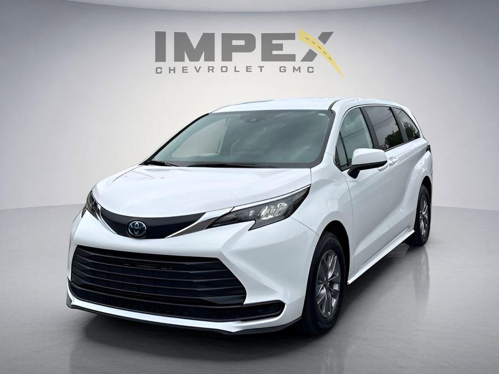 Used 2025 Toyota Sienna LE