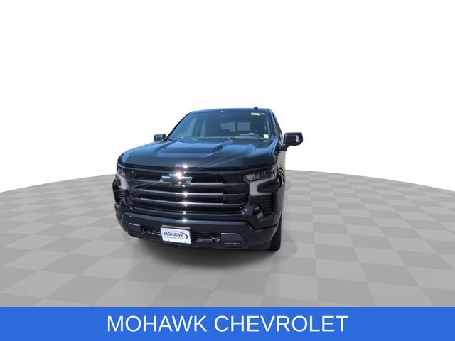 Used 2025 Chevrolet Silverado 1500 High Country w/ High Country Premium Package AWD/4WD image 3