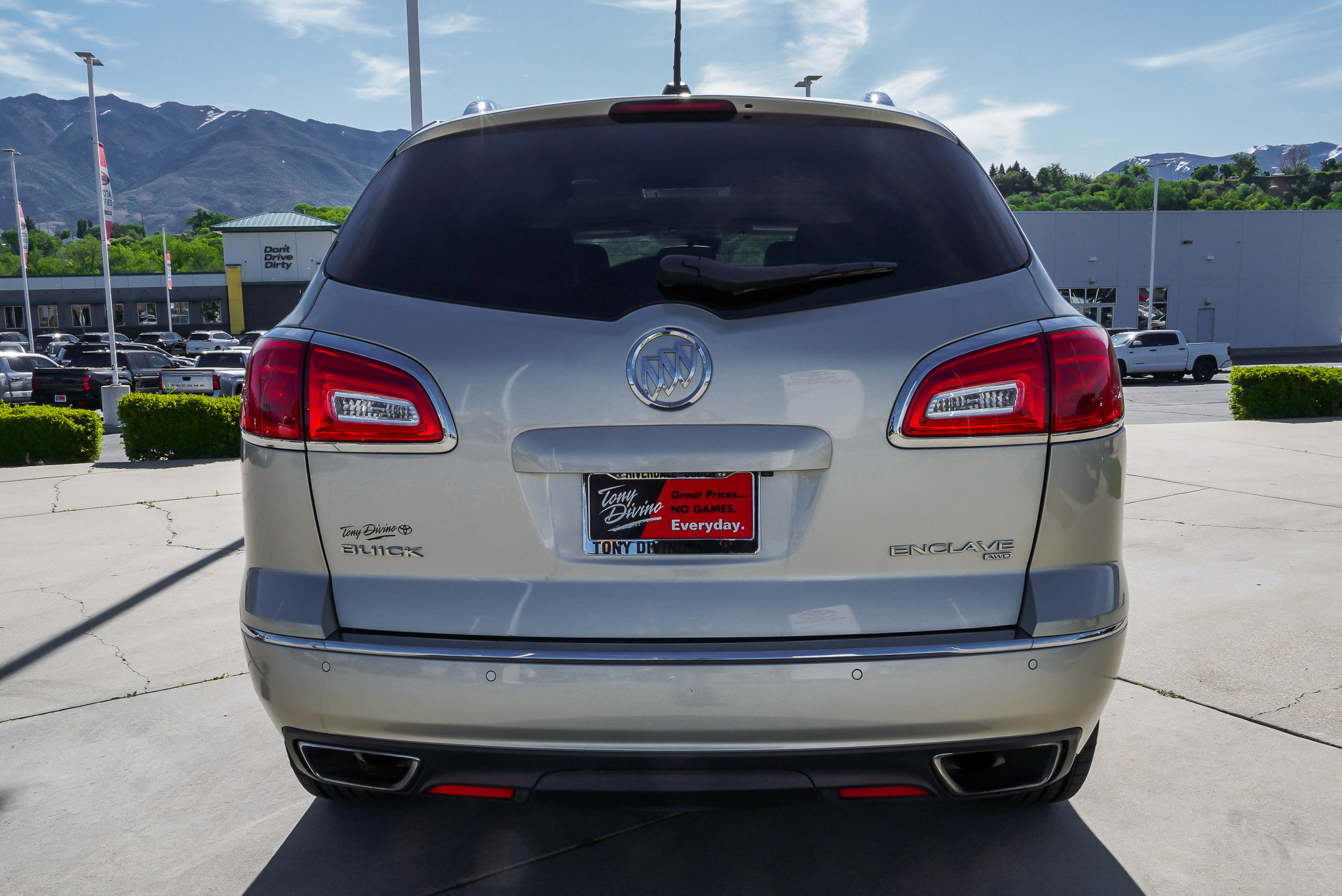 Used 2017 Buick Enclave Premium w/ Trailering Package AWD/4WD image 7