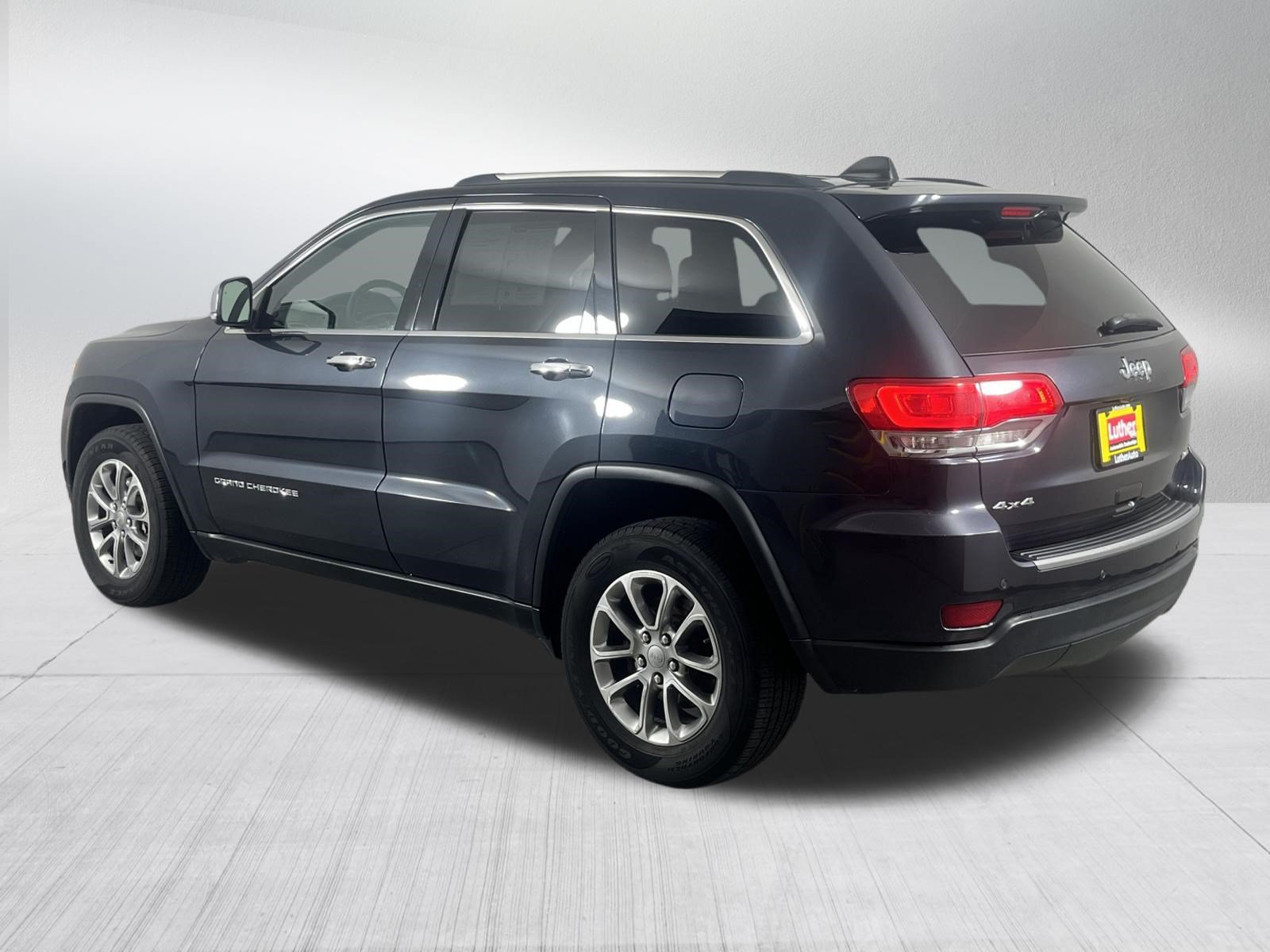 Used 2016 Jeep Grand Cherokee Limited w/ Luxury Group II AWD/4WD image 5
