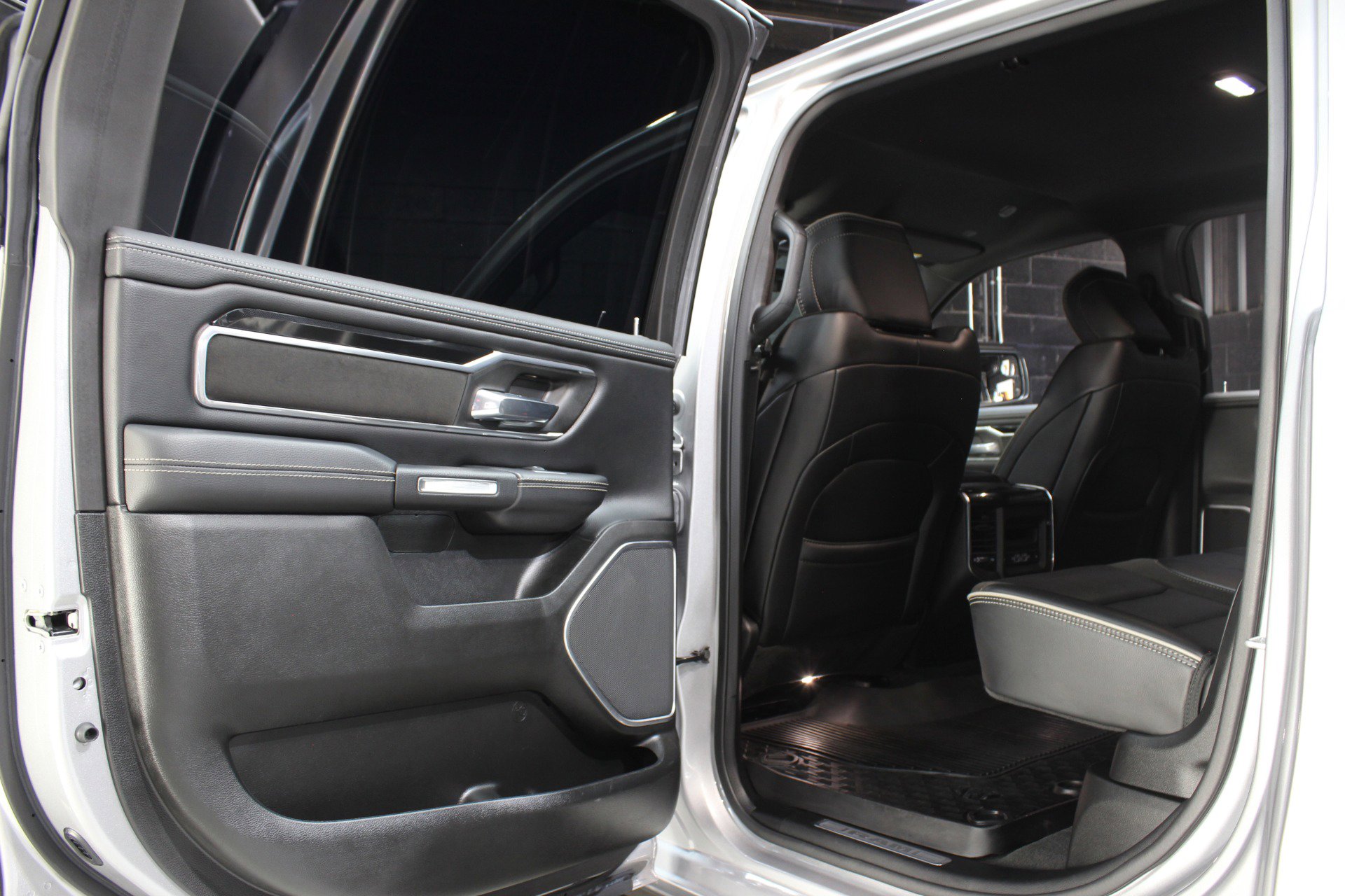 Used 2022 RAM 1500 Laramie image 40