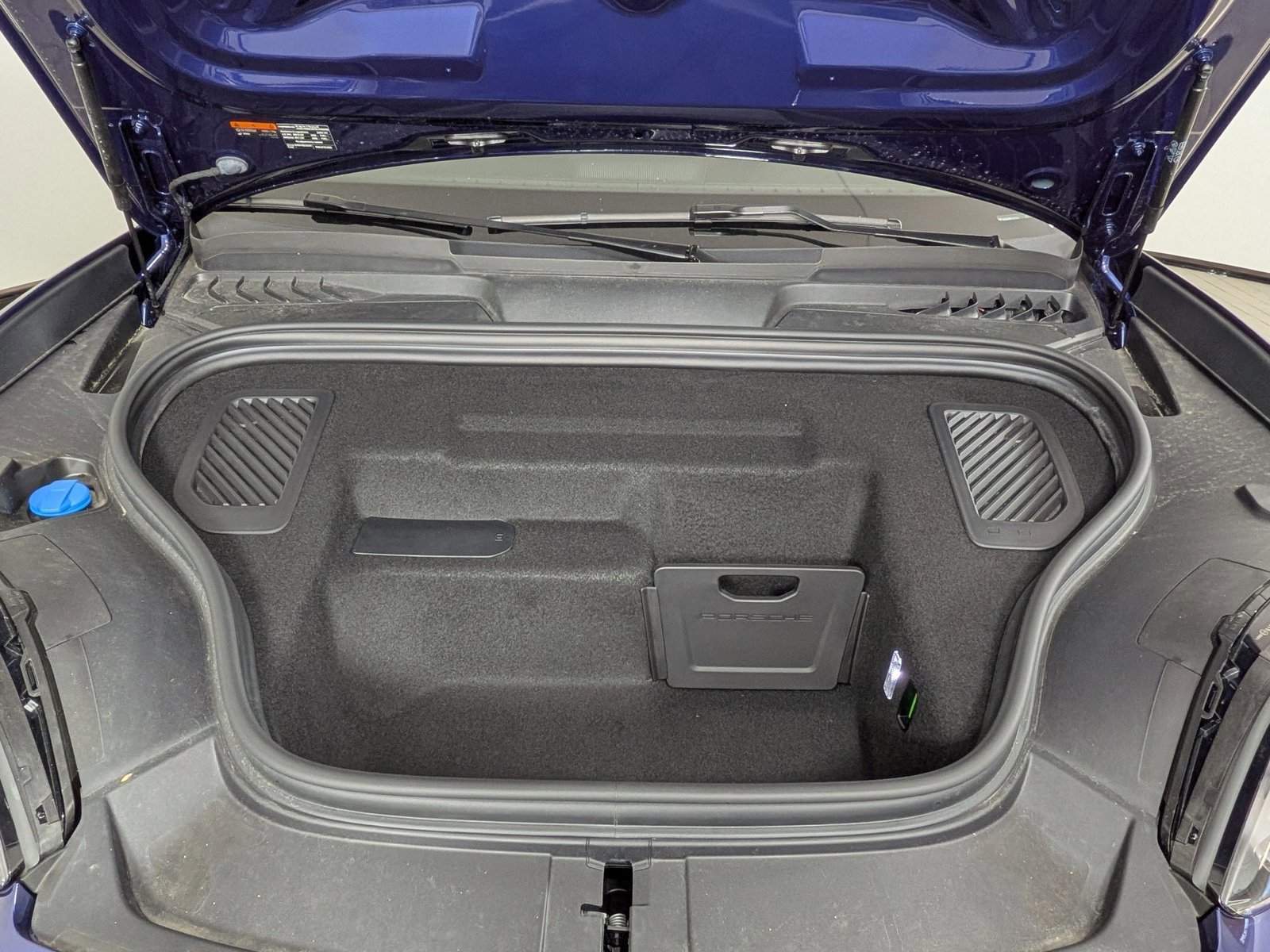 New 2024 Porsche Macan 4 Electric AWD/4WD image 26