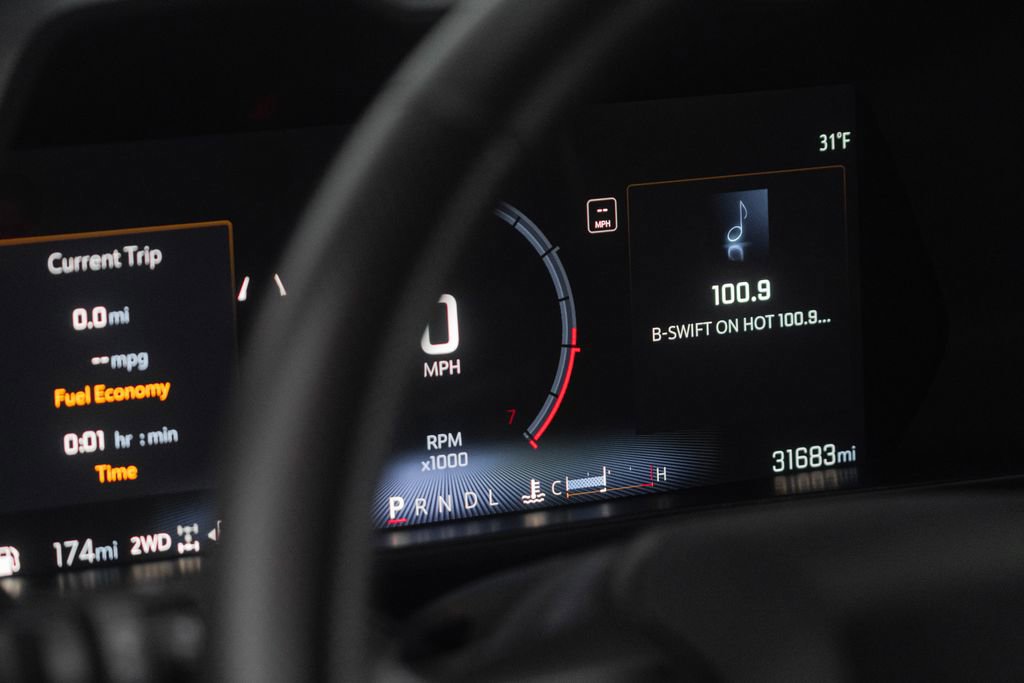 Used 2024 Chevrolet Colorado Trail Boss w/ Technology Package image 9