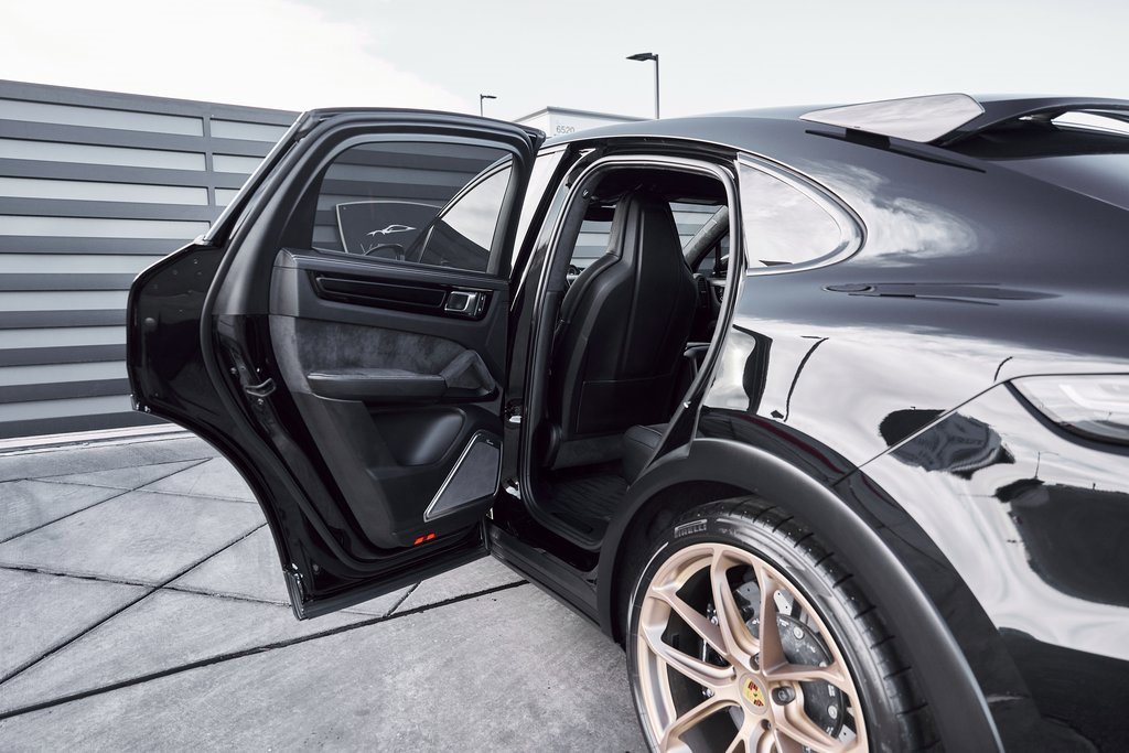 Used 2023 Porsche Cayenne Turbo GT image 32