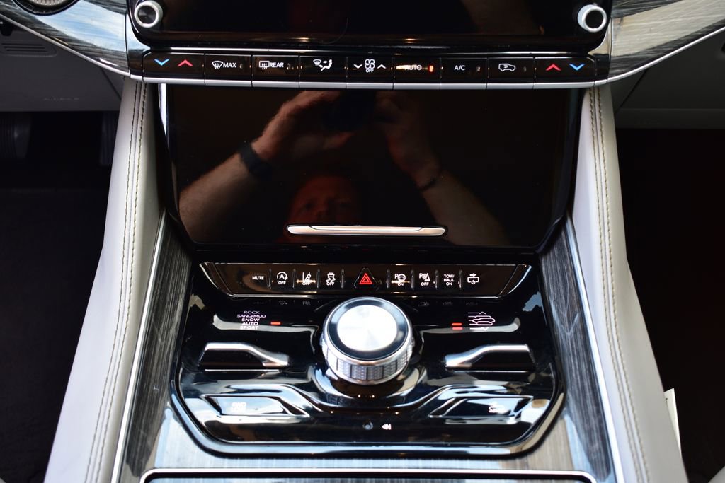 Used 2022 Jeep Wagoneer Series III w/ Premium Group I image 42