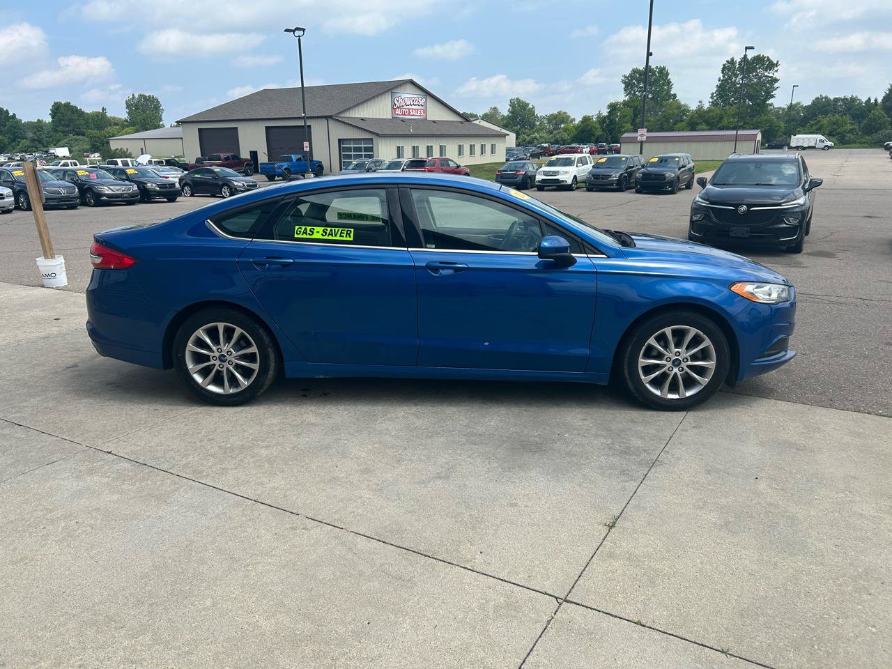 Used 2017 Ford Fusion SE w/ Fusion SE Technology Package FWD image 4