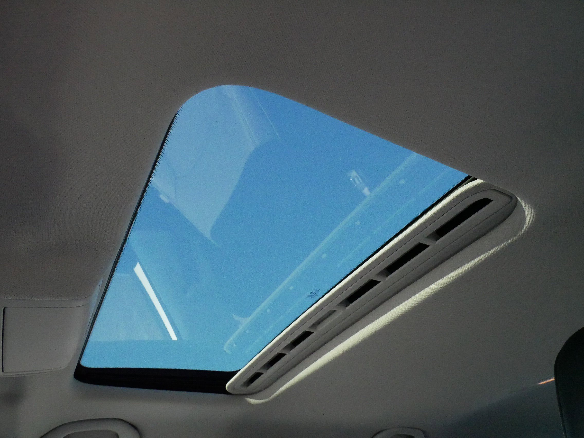 Certified 2020 Volkswagen Passat 2.0T SE w/ Sunroof Package image 32