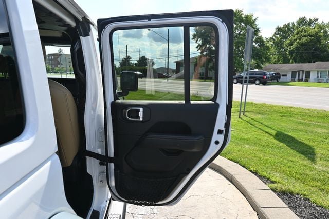 Used 2019 Jeep Wrangler Unlimited Sahara AWD/4WD image 20
