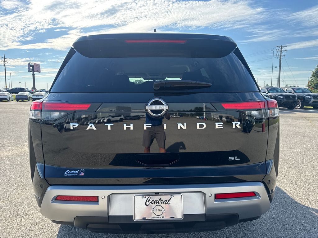 Used 2025 Nissan Pathfinder SL FWD image 5
