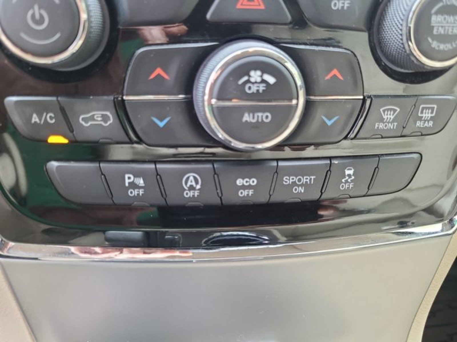 Used 2020 Jeep Grand Cherokee Limited AWD/4WD image 29