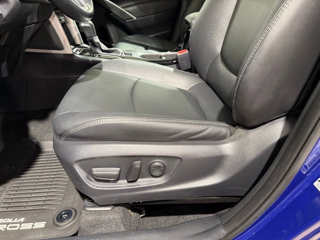 Certified 2025 Toyota Corolla Cross XLE image 14