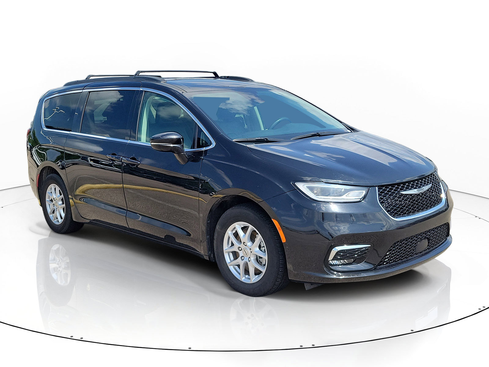 Used 2022 Chrysler Pacifica Touring-L FWD image 2