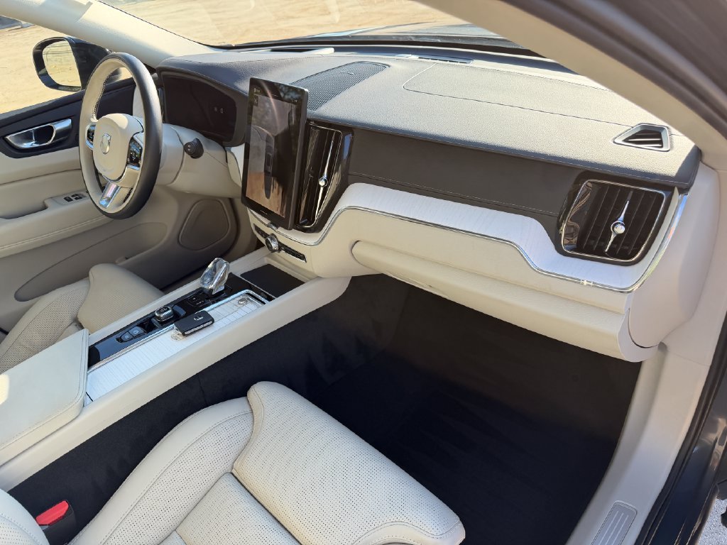 Certified 2026 Volvo XC60 B5 Ultra AWD/4WD image 21