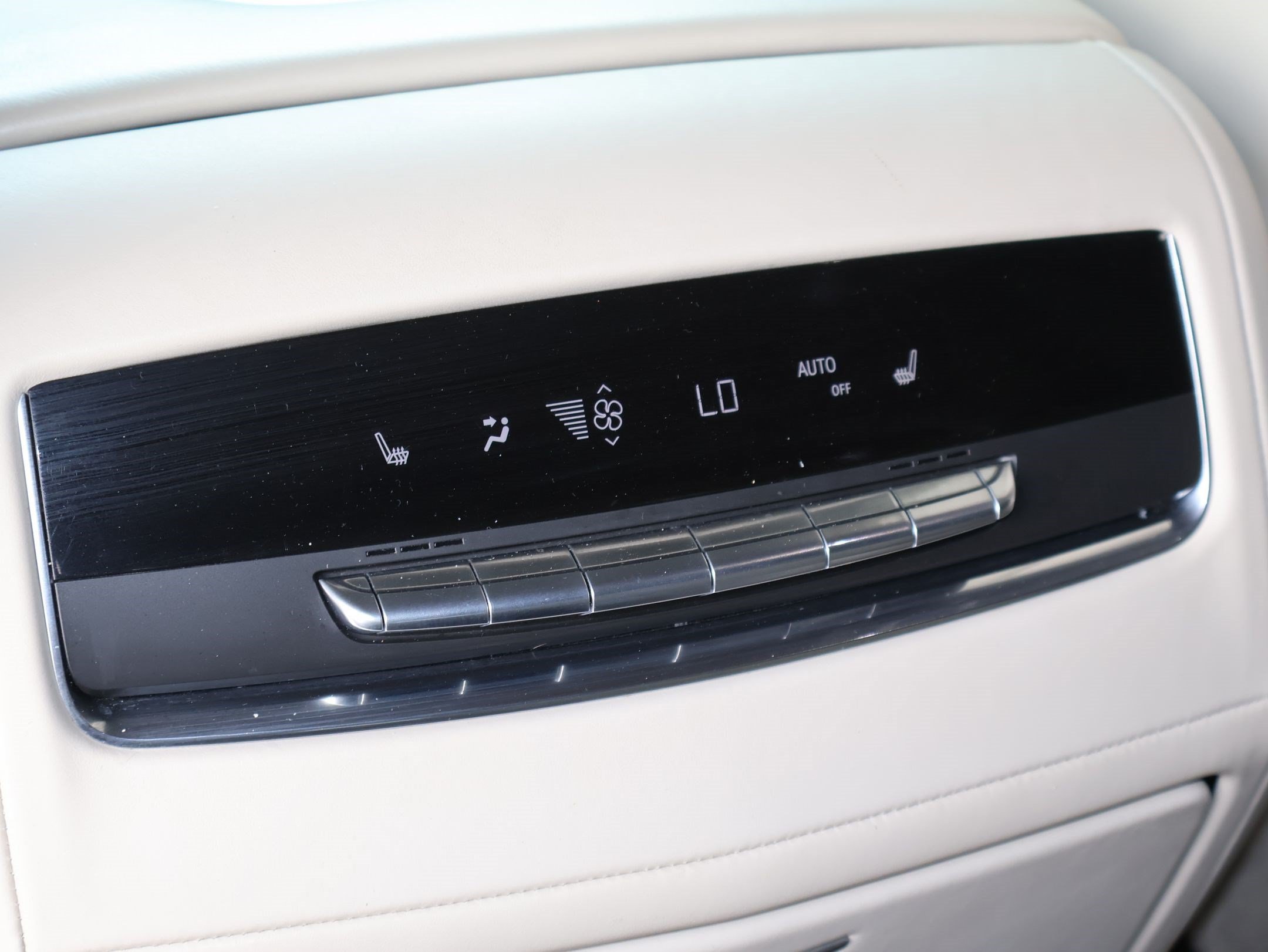 Used 2022 Cadillac Escalade Sport Platinum AWD/4WD image 28