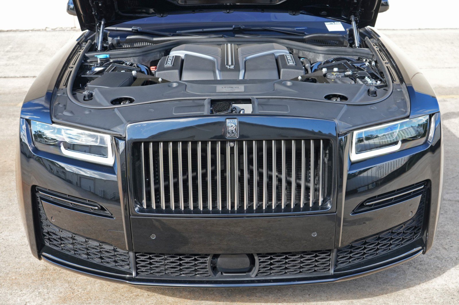 Used 2024 Rolls-Royce Ghost Black Badge w/ Black Badge Ghost Package AWD/4WD image 8