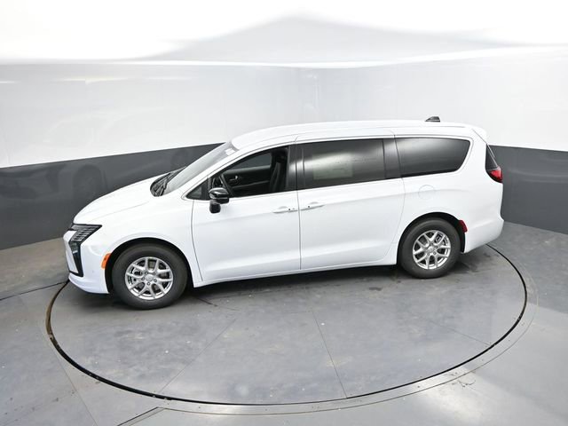 New 2027 Chrysler Pacifica Select FWD image 32